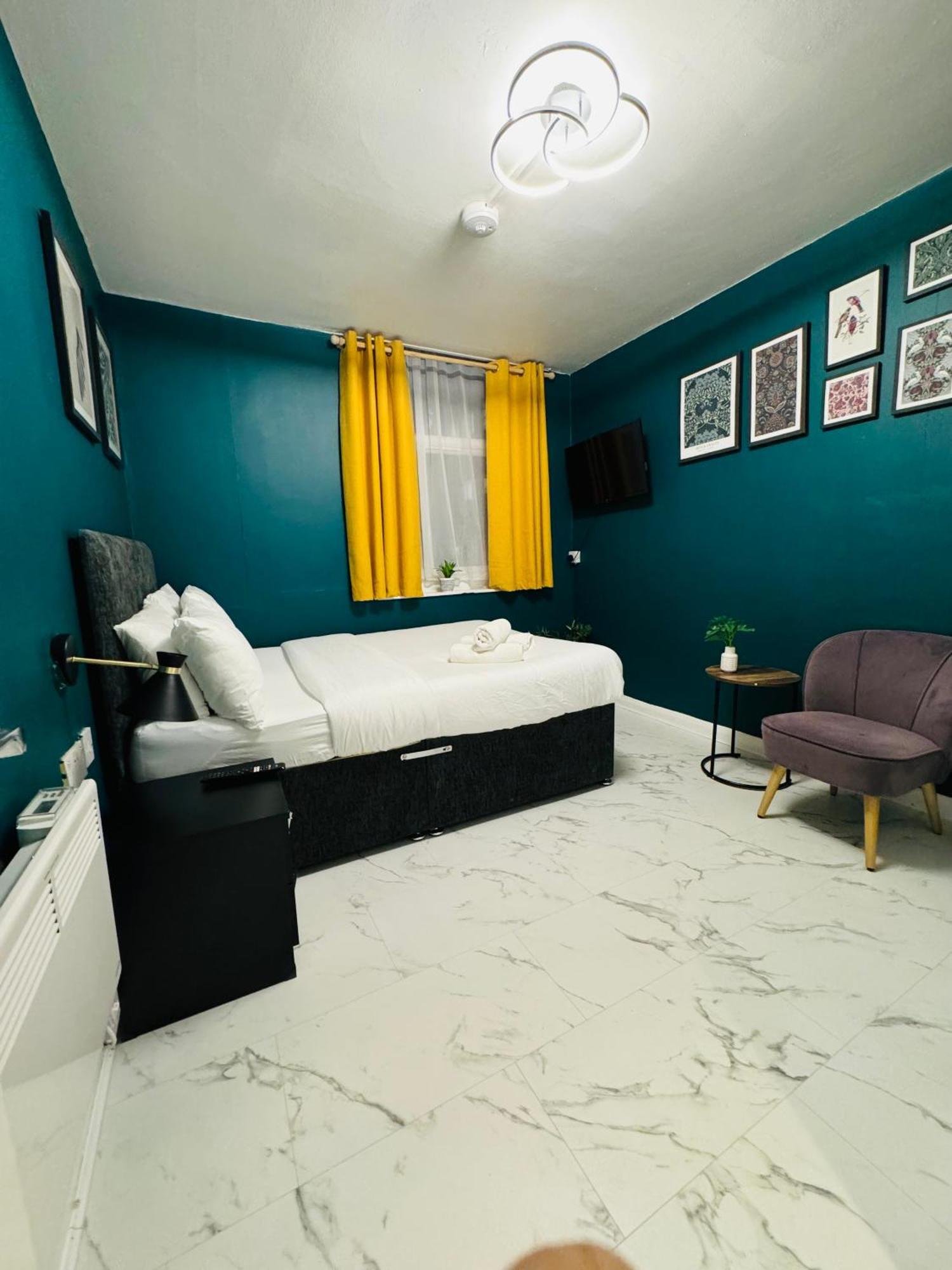 Private Studio Flat In City 1190 런던 외부 사진
